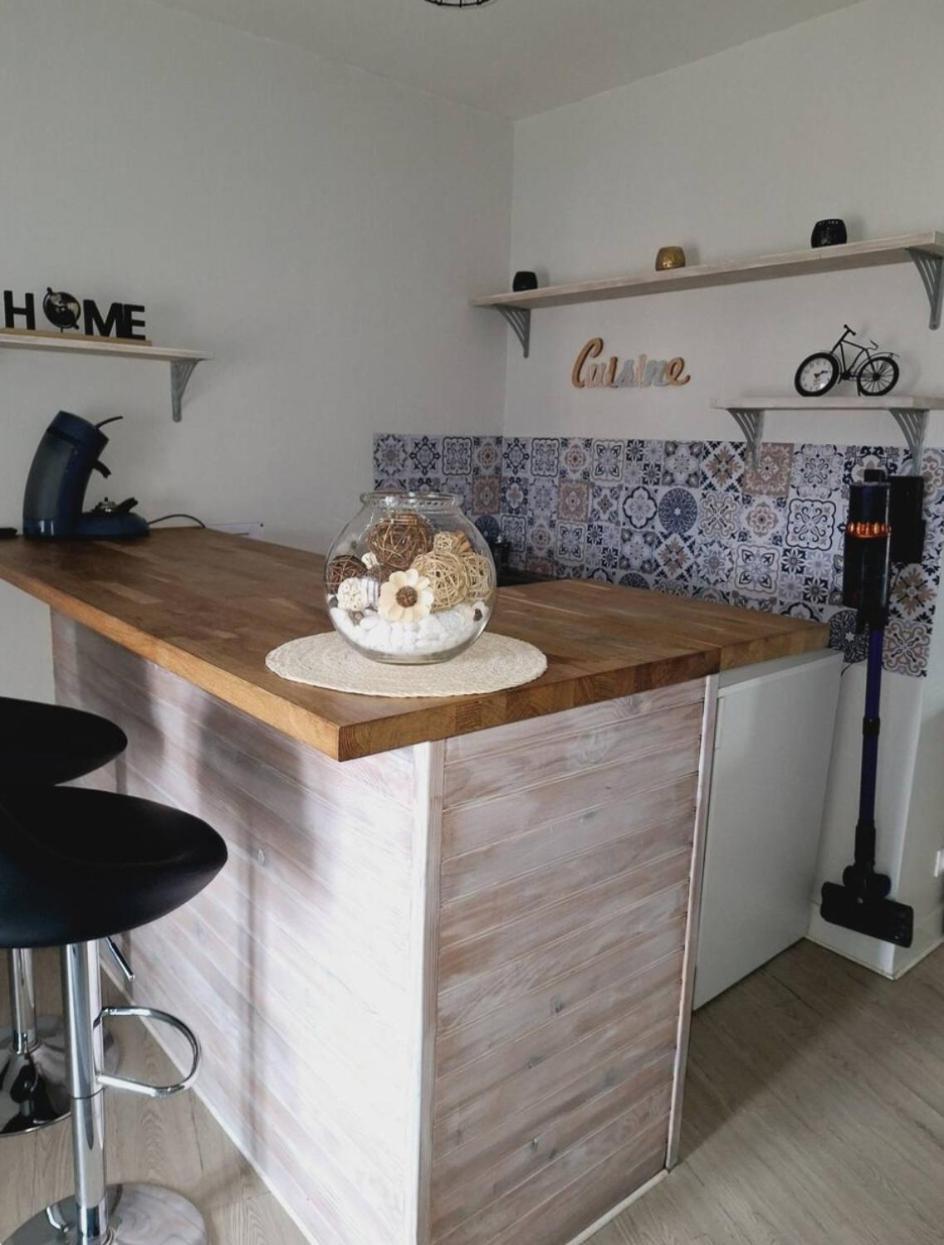 Appartement F2 Centre-Ville Issoire Avec Jolie Vue Eksteriør billede